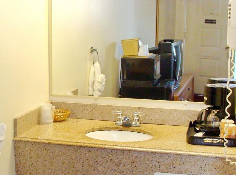 Flagship Inn & Suites Groton Buitenkant foto