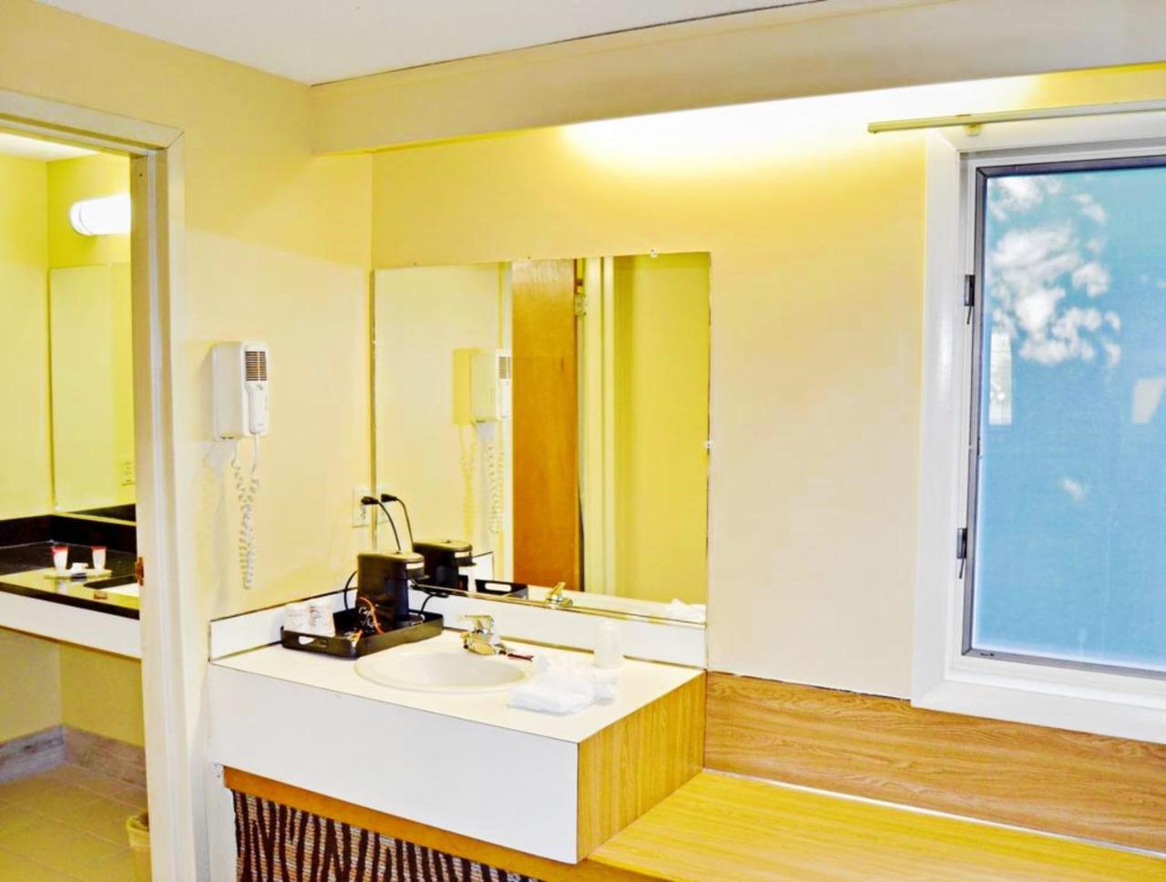 Flagship Inn & Suites Groton Buitenkant foto