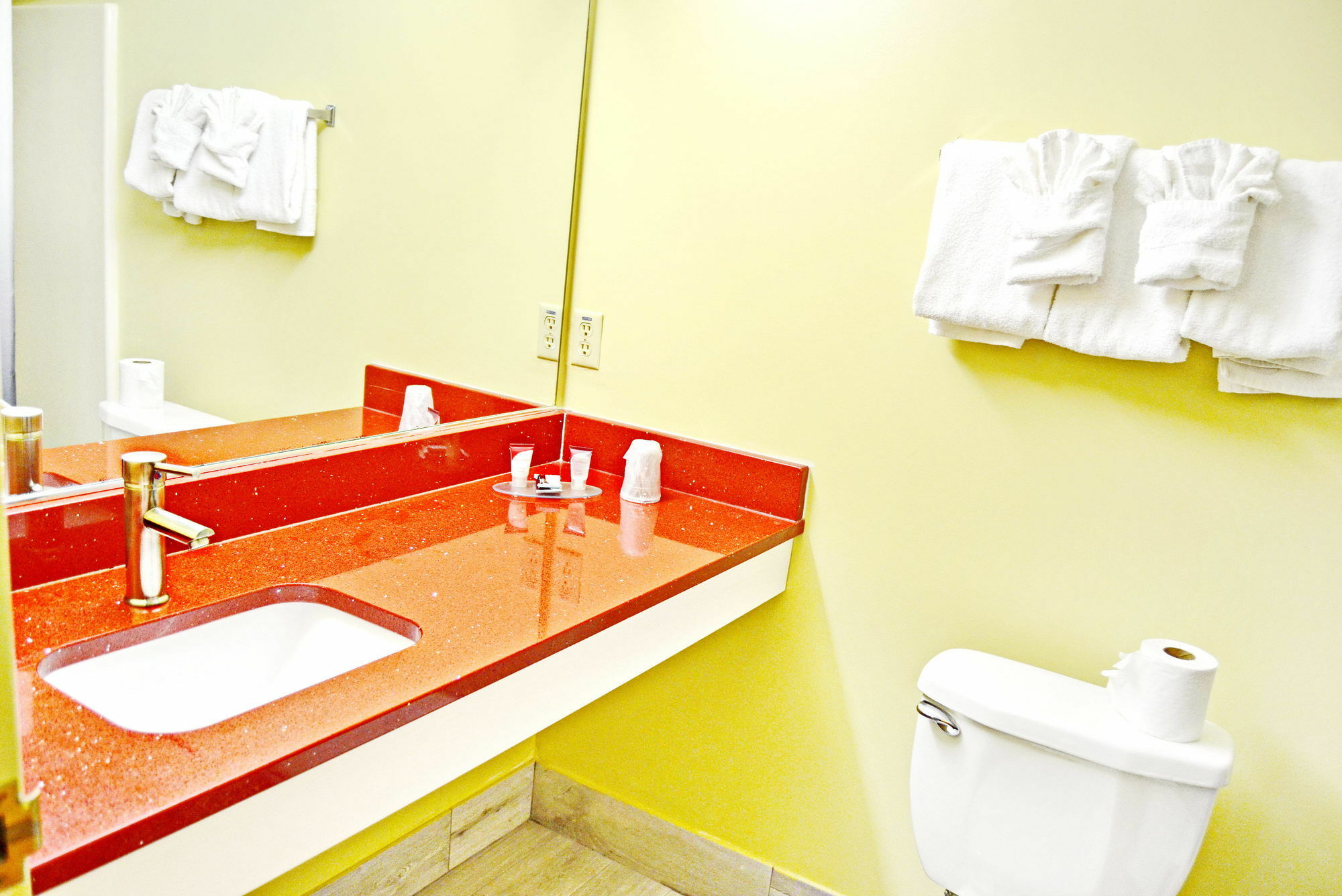 Flagship Inn & Suites Groton Buitenkant foto